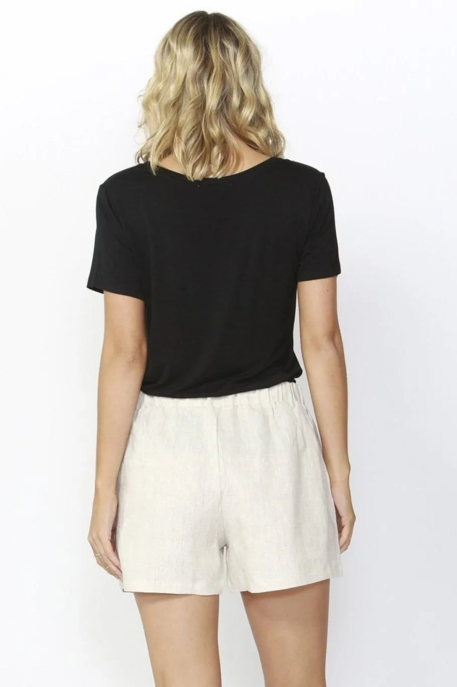 Betty Basics Jax Linen Shorts in Natural