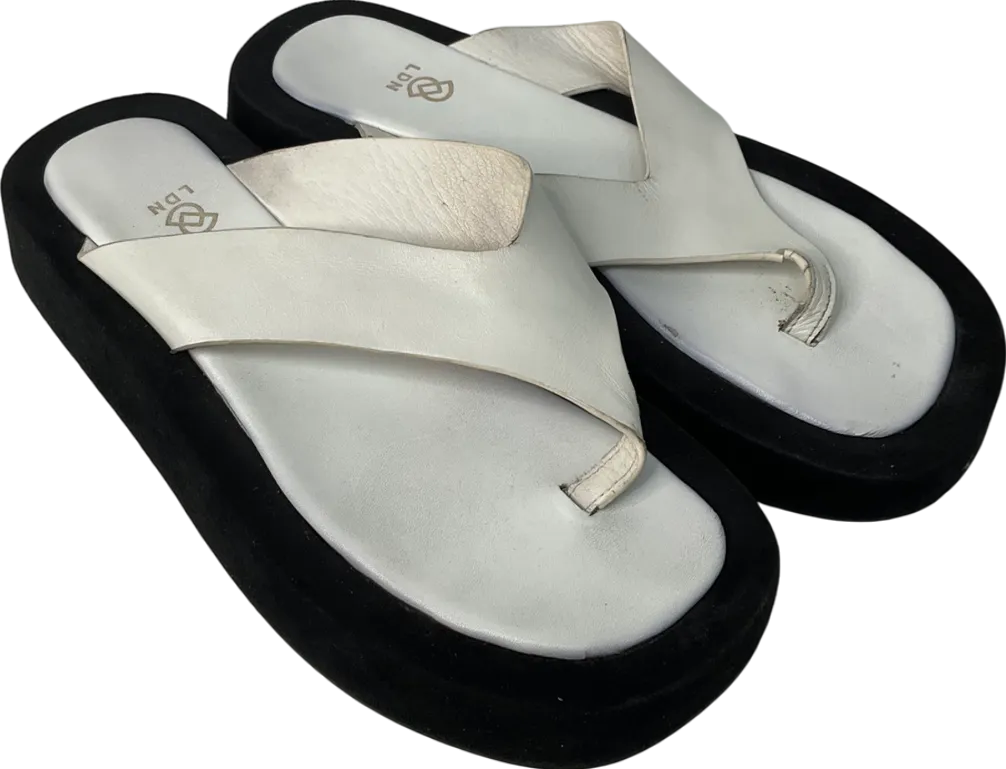DUCIE London  White  Leather Flip Flops UK 5 EU 38 👠