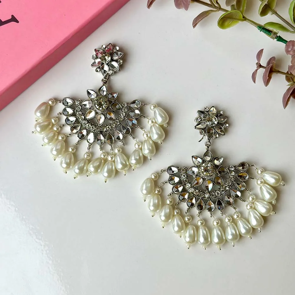Minaahil Silver (white) Earrings/Teeka set