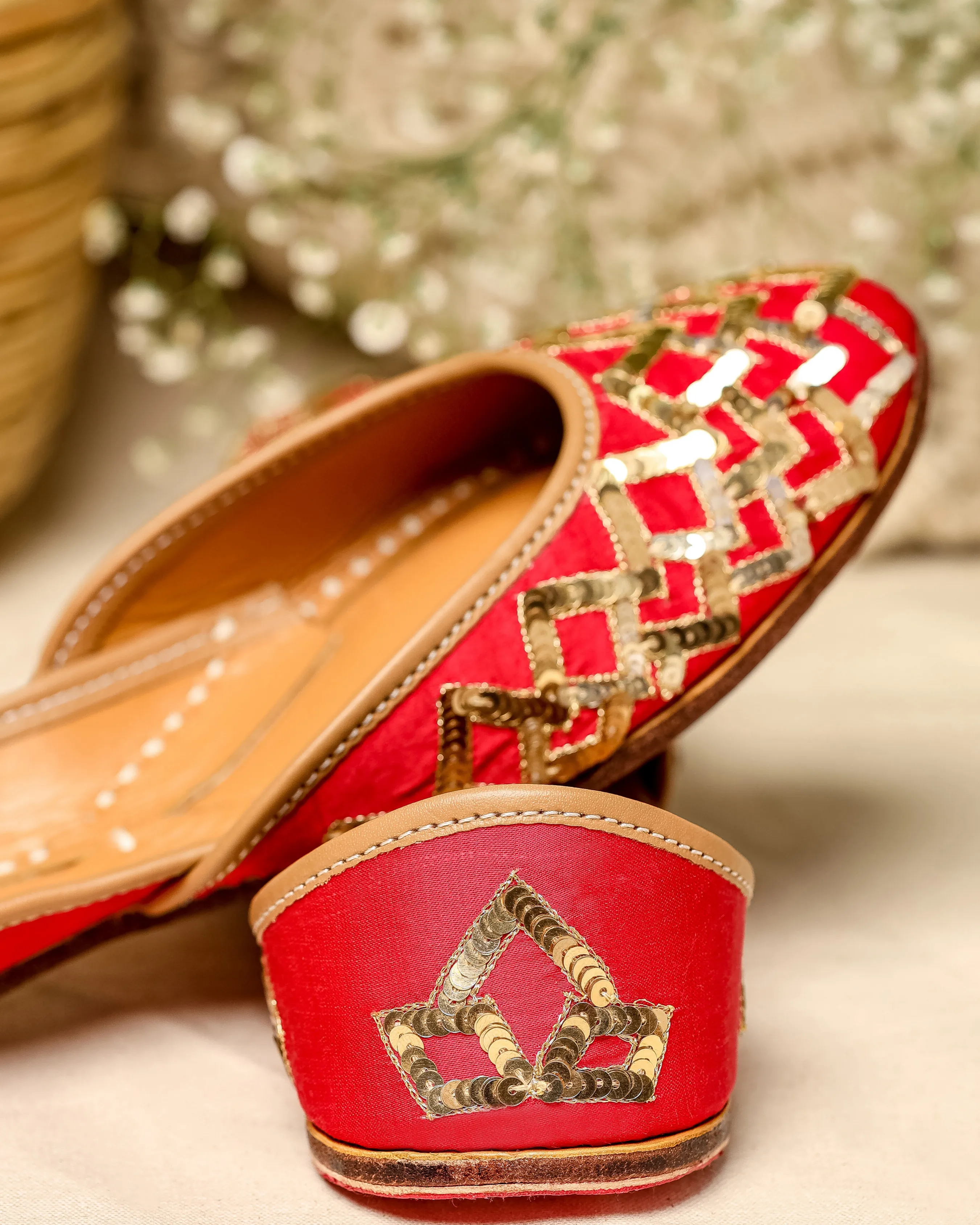 Red Mahogany Handcrafted Jutti