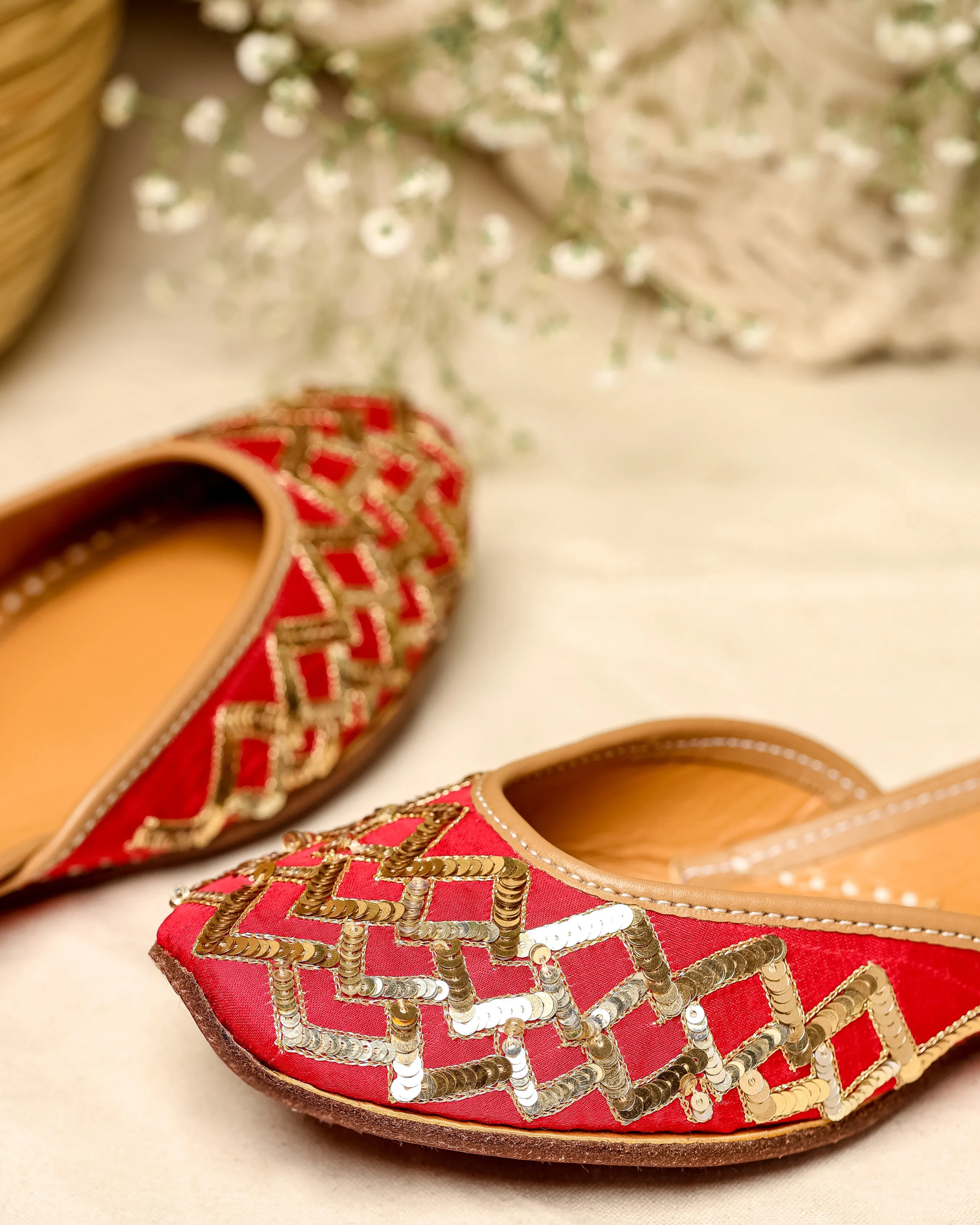 Red Mahogany Handcrafted Jutti